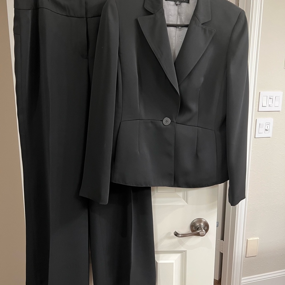 Kasper woman’s suit